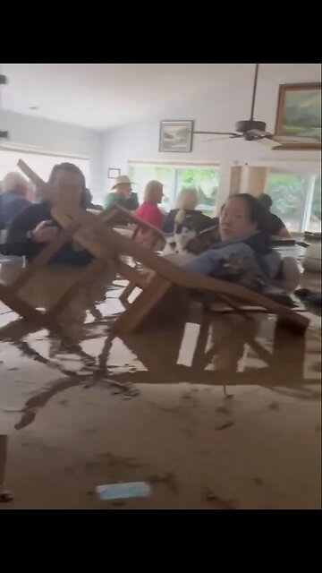 NORTH CAROLINA FAMILY💦🌊🏡👨‍👩‍👧‍👦🌊🚐TRAPPED INSIDE FLOODED HOME💦🌊🏡🌊💫