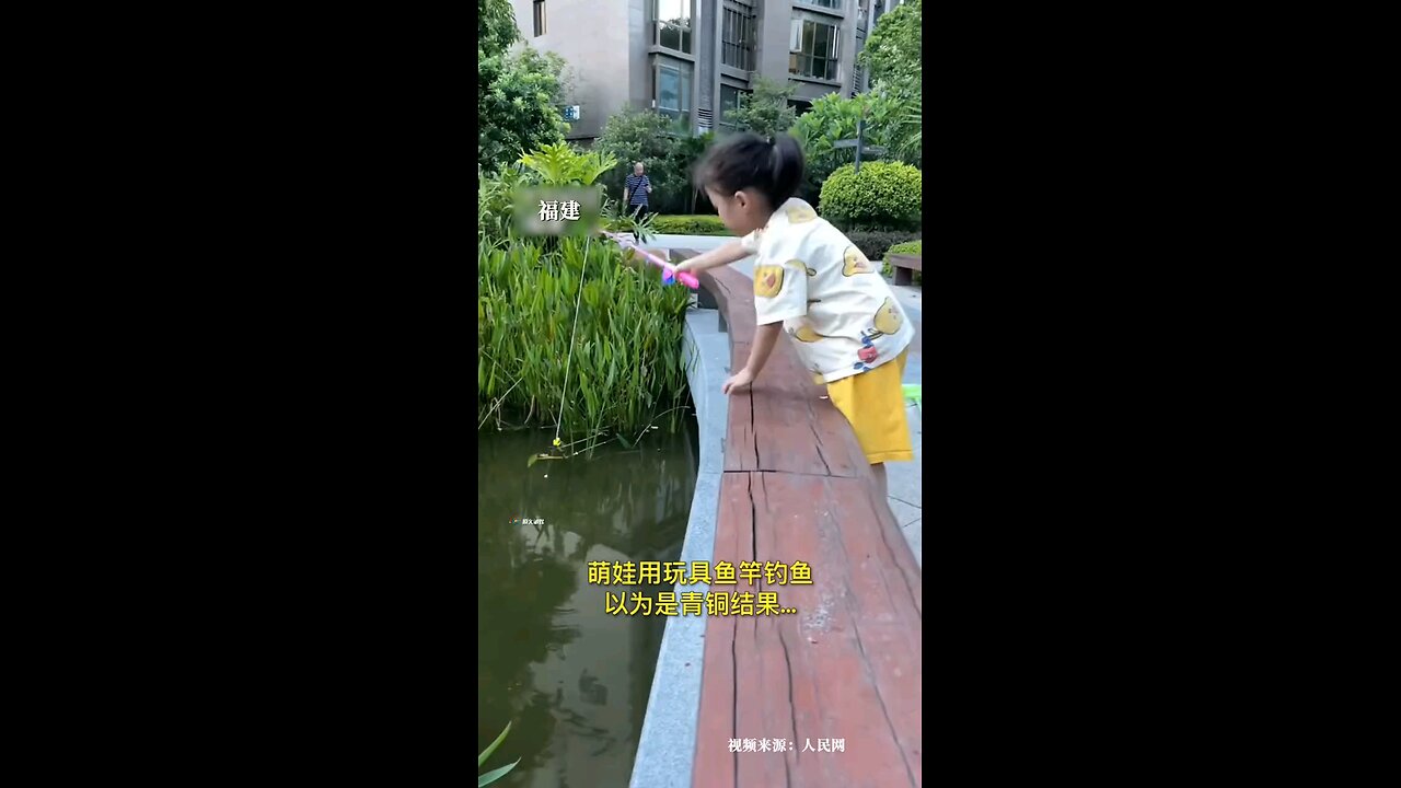 cute girl fishing wow,😄