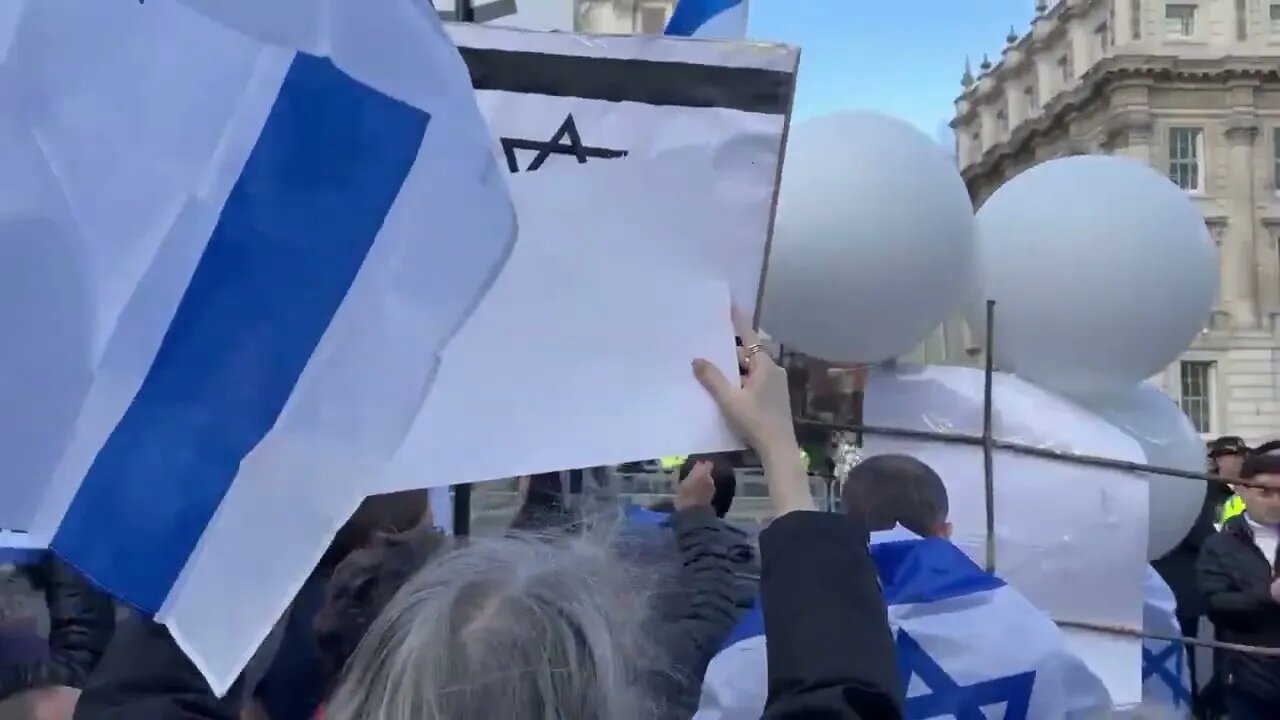 Israelis in London Rise Against Netanyahu Arriving in UK