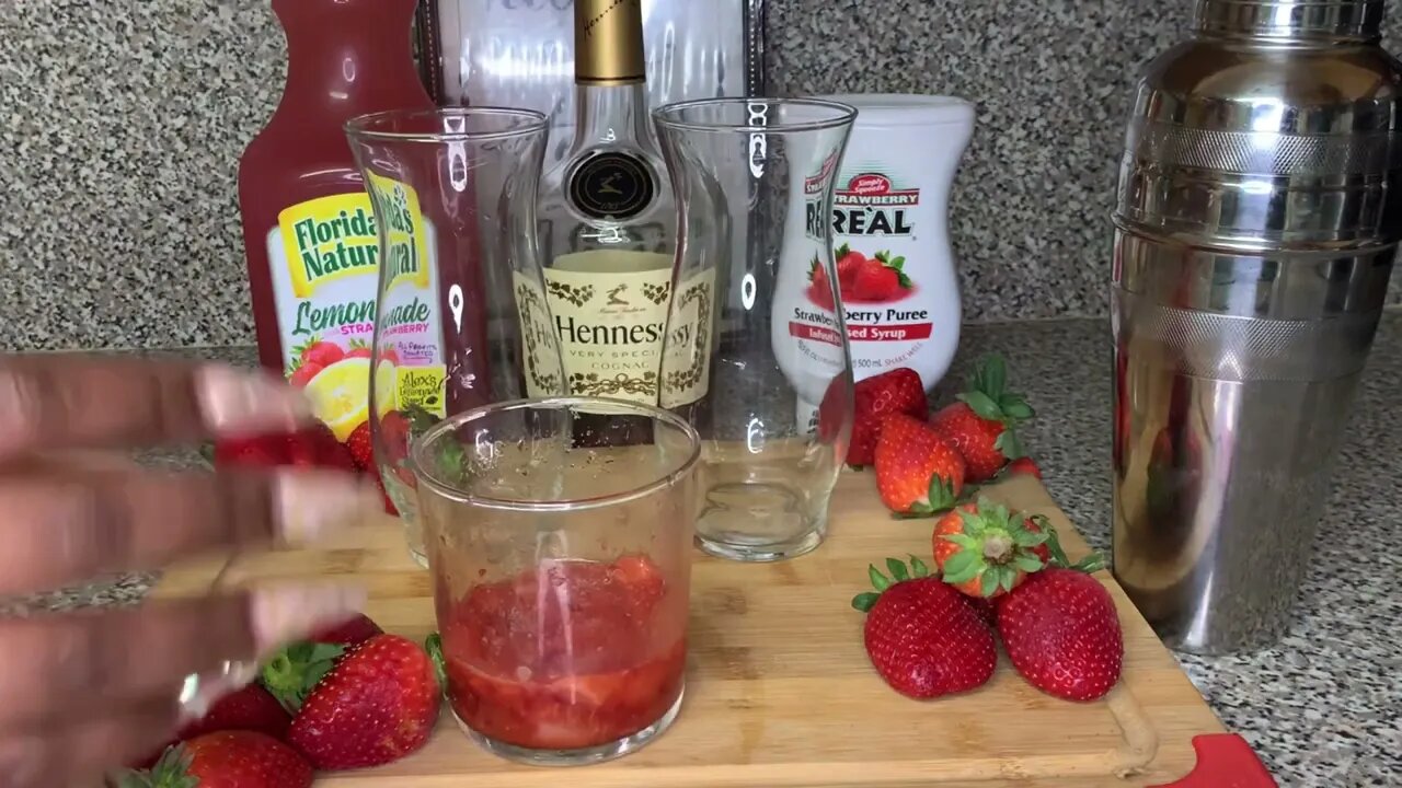 STRAWBERRY HENNY BETTER THAN TGI FRIDAYS STRONG DRINKCOCKTAILS ALCOHOLIC BEVERAGES 9