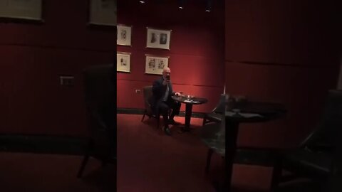 ABSURDO!!!! XANDÃO KBEÇA de PYROKA querendo confrontar com um BRASILEIRO em New York no restaurante!