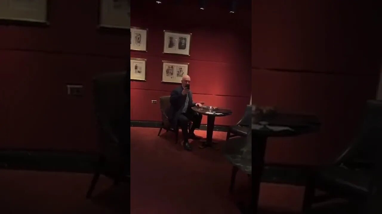 ABSURDO!!!! XANDÃO KBEÇA de PYROKA querendo confrontar com um BRASILEIRO em New York no restaurante!