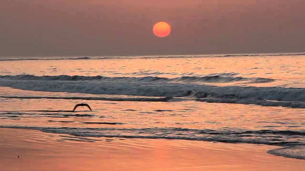 The sound of the sea with the waves in the sunset