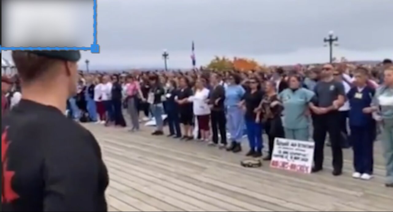 Frontline workers protesting against vaccine passport in Quebec