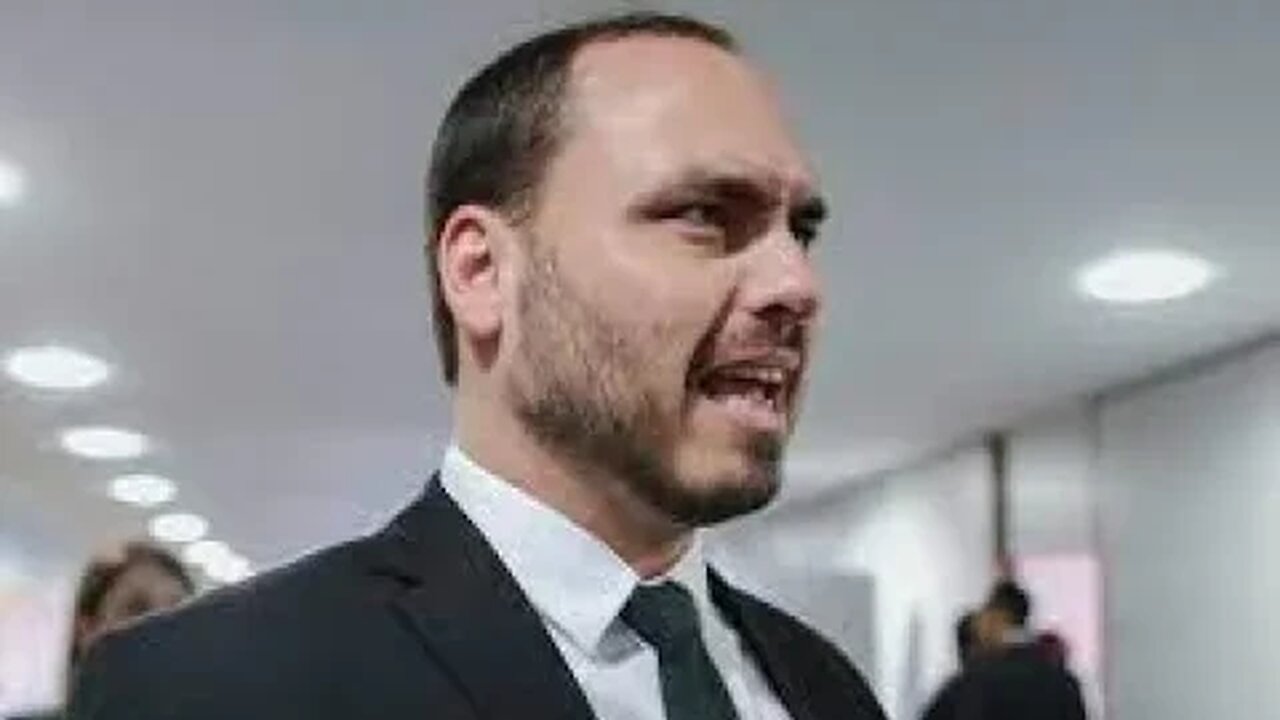 PF nega renovação de porte de arma a Carlos Bolsonaro... e vai negar de todos os brasileiros ...