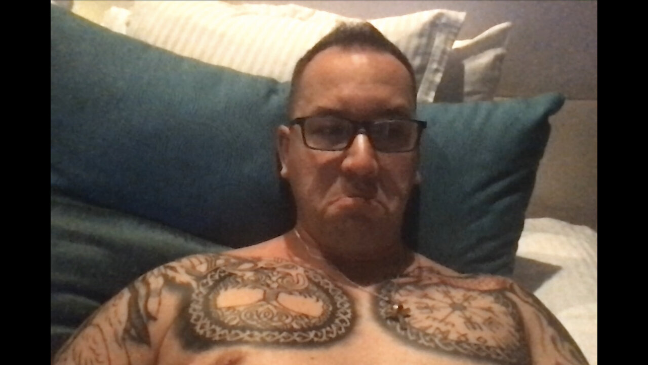 Is it the internet or just his credibility that's on the fritz? 🤔📡