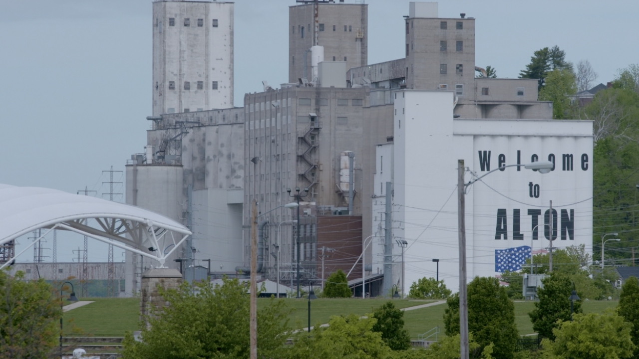 Mississippi River Flooding Closes Alton, Illinois, Businesses