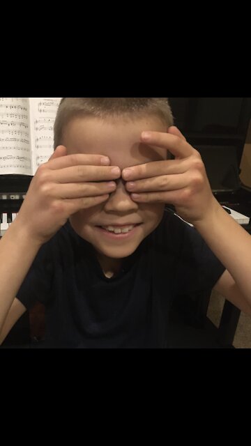 Son amazes parents with perfect pitch!