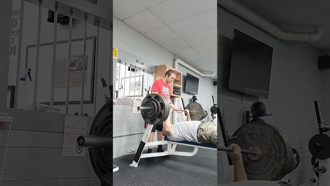 390lbs Raw Bench, Crazy 🤪 old man, add 5 more