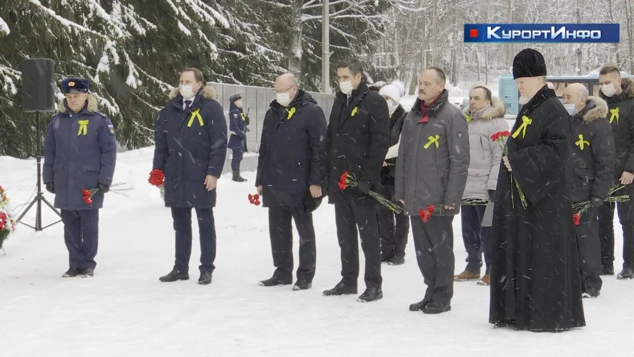 Церемония возложения венков и цветов на Зеленогорском воинском мемориале