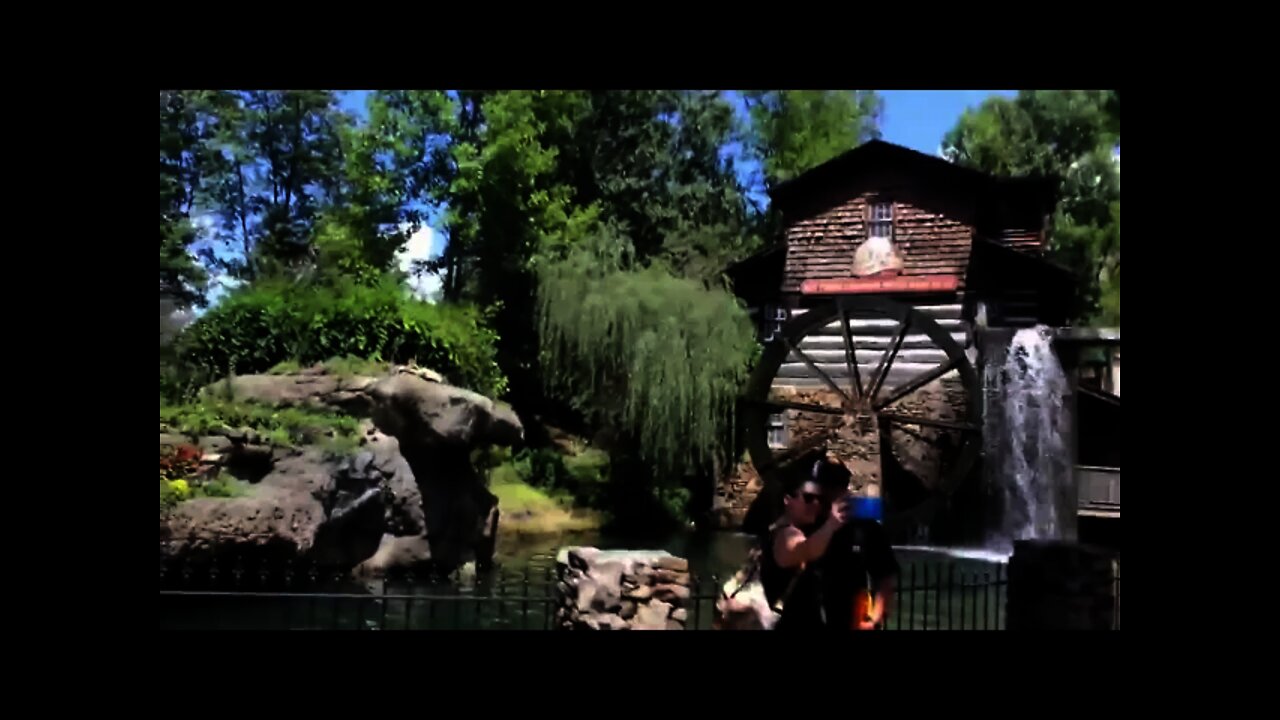 Dollywood Grist Mill Cinnamon Bread is worth traveling to the Smokie Mountains to get