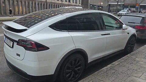 1020 HP Tesla Model X. A BMW X5M Competition straight line crusher? [4k 60p]