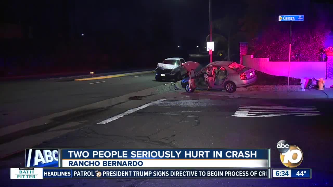 2 hurt in Rancho Bernardo wreck