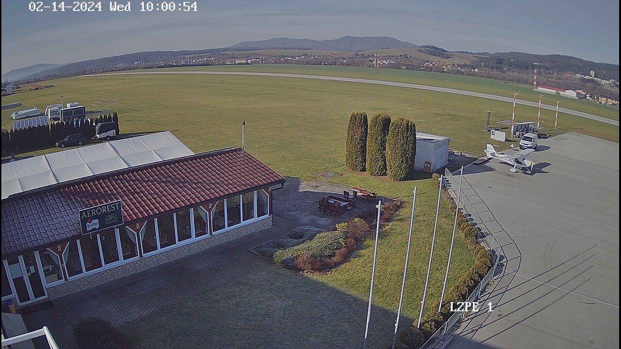 Wingview - Full landing at RWY04R LZPE | Prievidza