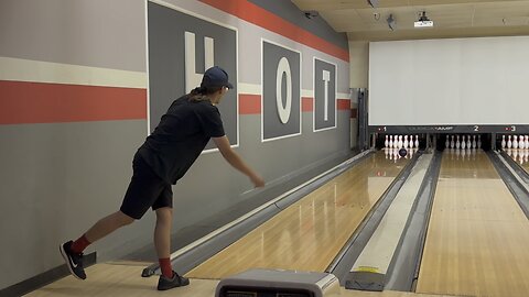 MY FIRST GAME BOWLING WITH TWO HANDS