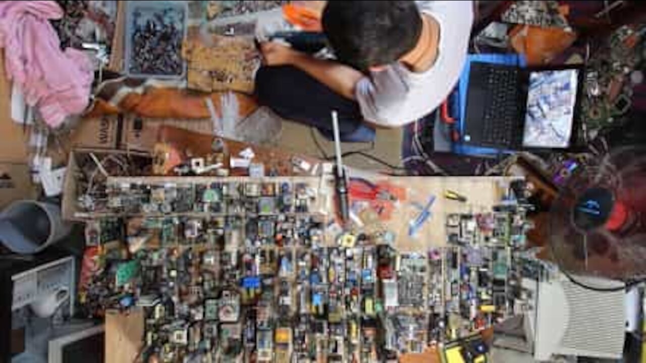Una Manhattan in miniatura fatta di spazzatura