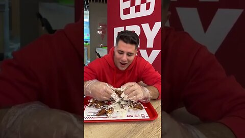 Astazi TESTAM ARIPIOARELE picante de la FRIDAY #oguritamica #mancaciosul #mancare #fryday