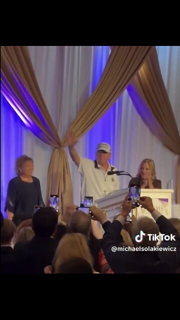 TRUMP❤️🇺🇸🥇🪽GREETED BY MAGA SUPPORTERS🤍🇺🇸🏅🪽🕺AT MAR-A-LAGO💙🇺🇸🏅🪽⛳️🏌️🏰⭐️