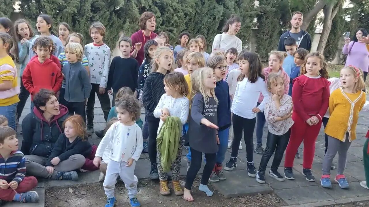 Kids Christmas Show - John Lennon War Is Over ❤️