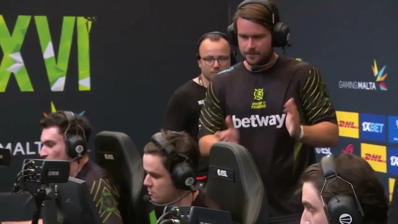 [CSGO HIGHLIGHTS] PLOPSKI 1v2 CLUTCH