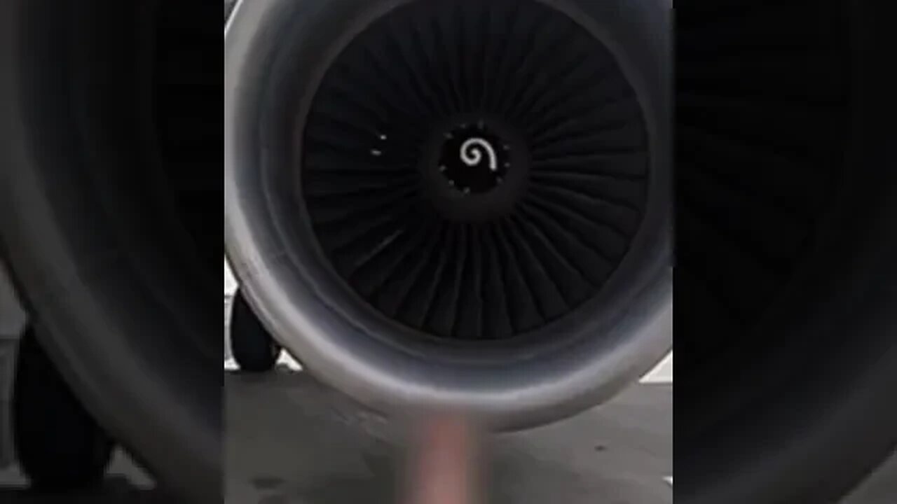 Weird Mesmerizing Effect of Aircraft Engine #ASMR #Aviation #Flying #Pilot