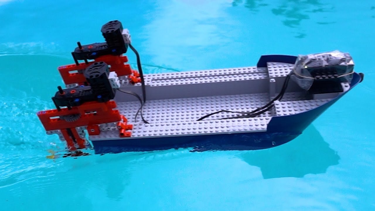 Making a Fast Lego Boat 3/3 Underwater propelles