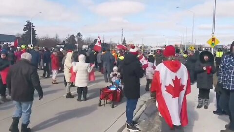 🇨🇦Canadians Holding The Line 🚔 Ambassador Bridge 🔥 (PEACEFUL)