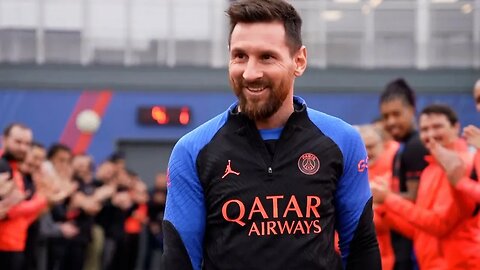 'Happy to be back!' | World Cup winner Messi is given a HERO’S WELCOME by PSG squad after his return