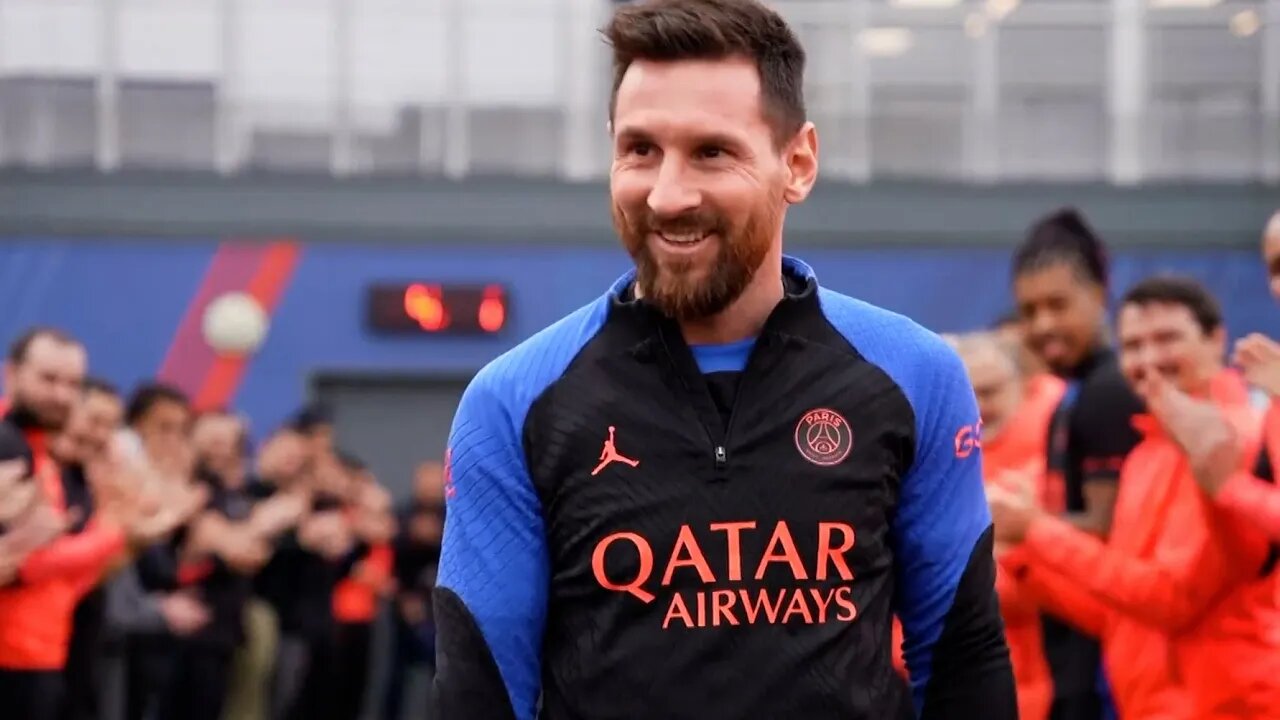 'Happy to be back!' | World Cup winner Messi is given a HERO’S WELCOME by PSG squad after his return
