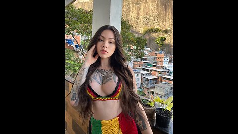 A tgirl that call the attention living intensely