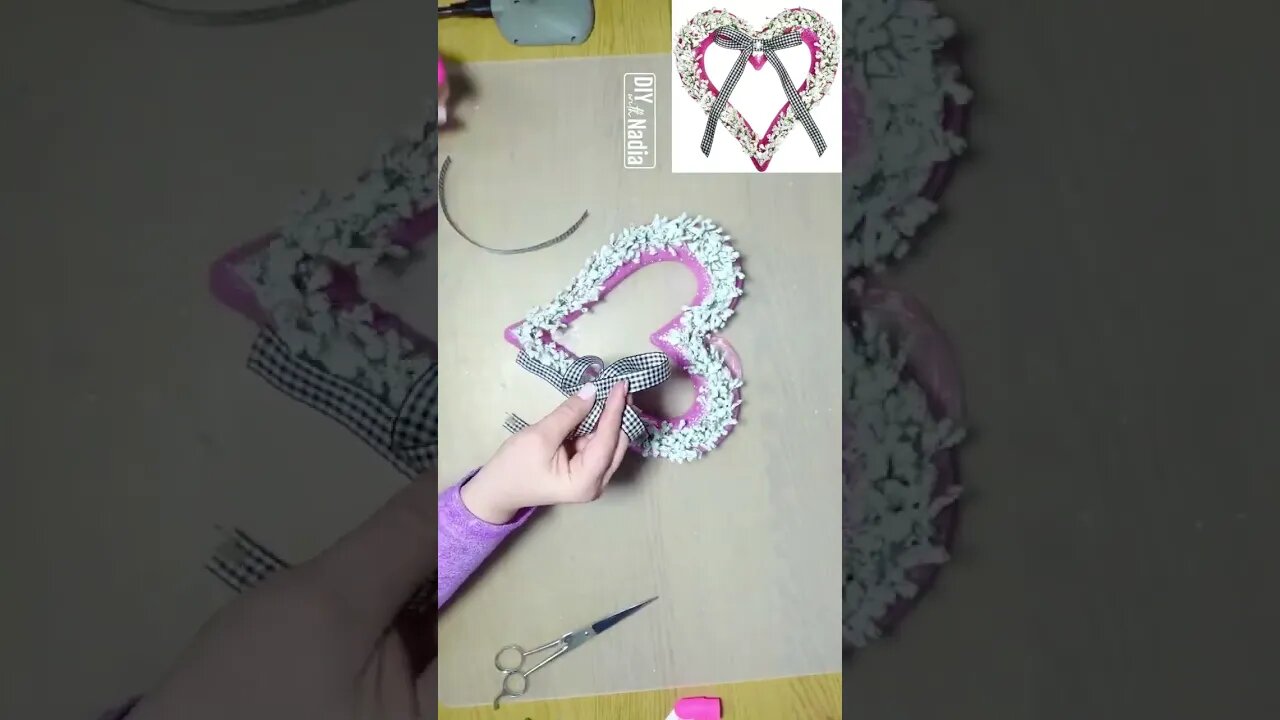 Easy Dollar Tree Valentines Heart Wreath 💖