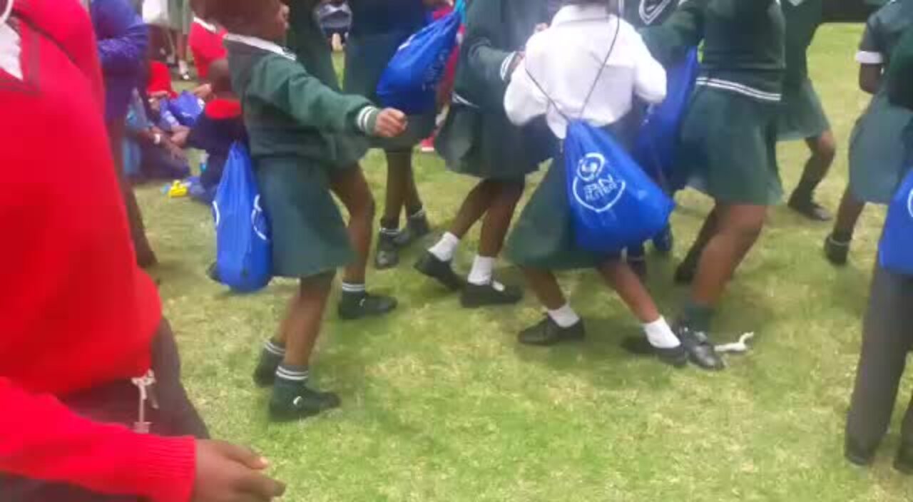 Christmas comes early for Johannesburg inner city schoolchildren (L9X)