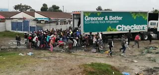 WATCH: Food delivery trucks looted in Bishop Lavis (MxV)