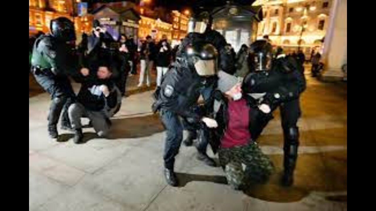 Russian police arrest anti-war protesters after military call-up