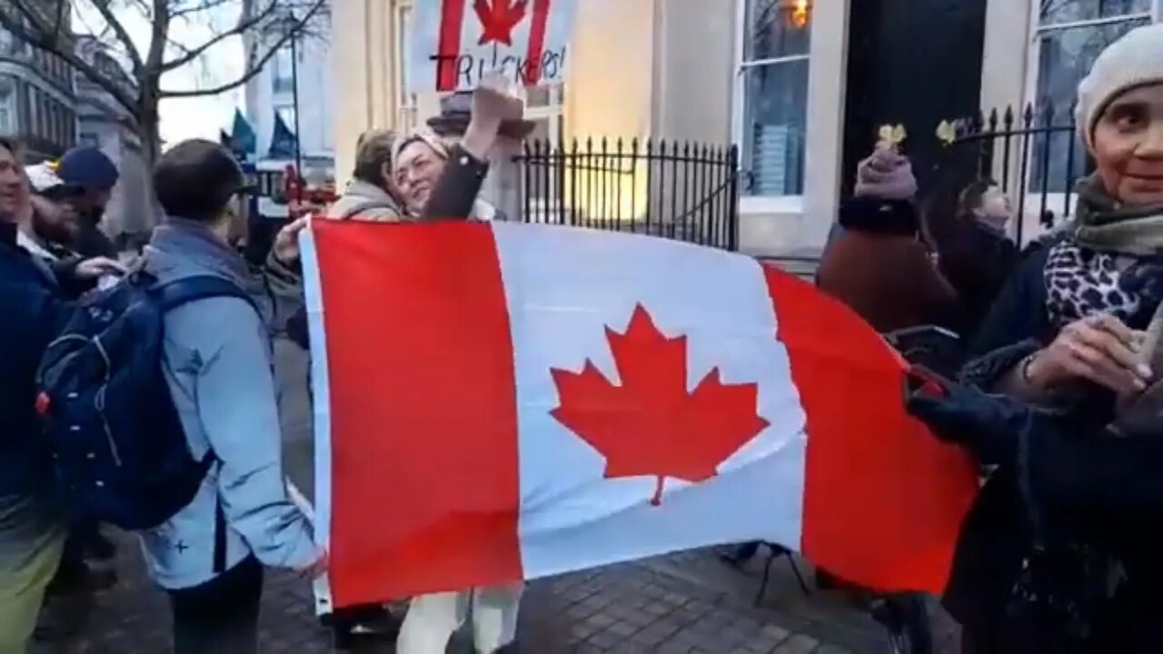 Outside Canada House London Support Canadian Truckers #CanadaHouse