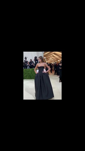 Kaiagerber Wears Oscardelarenta On The 2021 MetGala Red Carpet #shorts
