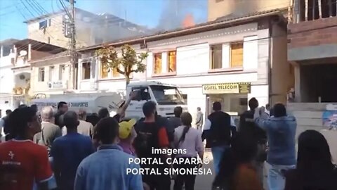 Fogo em Simonésia: voluntários ajudaram a combater incêndio em casa na região central da cidade