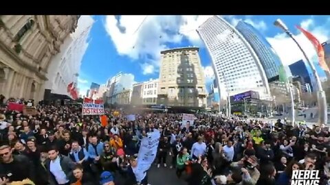 Australia | Protesters Outnumber Police and Not Backing Down