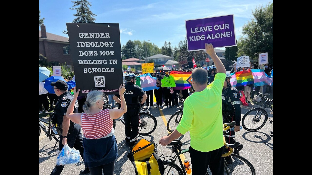 Nouvelles du 1 - Toronto: les antifas attaquent les manifestants, la police...; Zelynsky au Canada