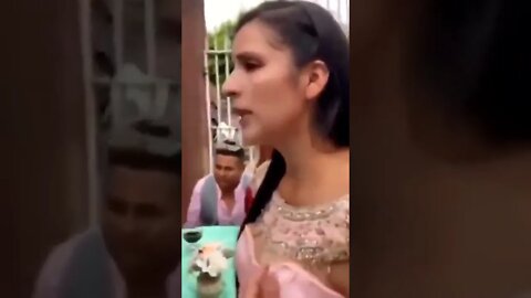 برملا شدن راز یک زن در مراسم بارداری