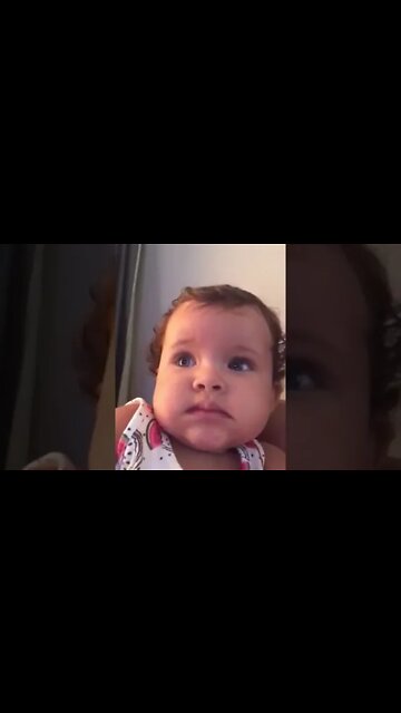 BEBE ASSUSTADA ASSISTINDO TV PELA PRIMEIRA VEZ #bebe #viral #meme #viralizou #comedia #shorts
