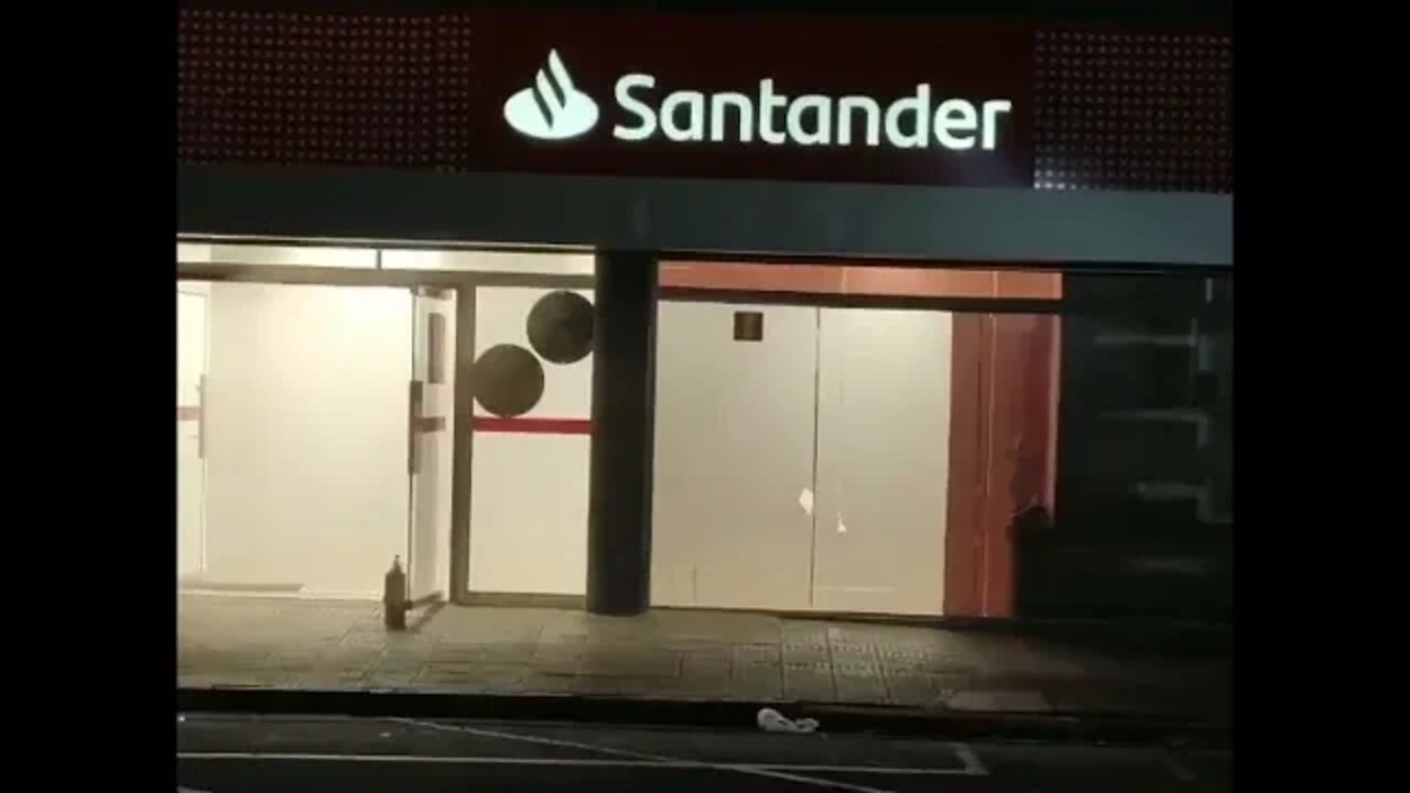 Três elementos arrombam porta de banco em Campo Mourão, não levaram nada e acabaram presos