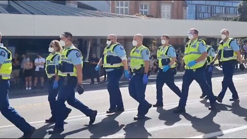 Police Descend on Anti Mandate Protest in Wellington, Protestors Respond By Chanting "Love & Peace"