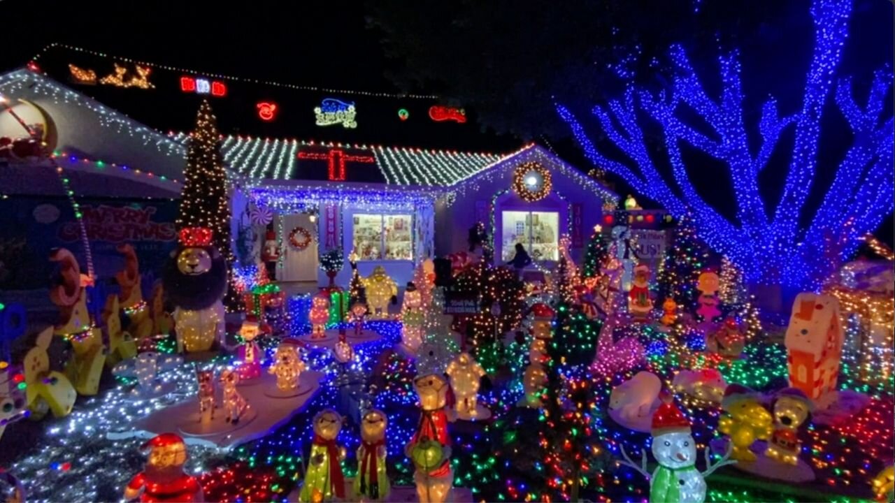 Arizona couple brightens up the merry