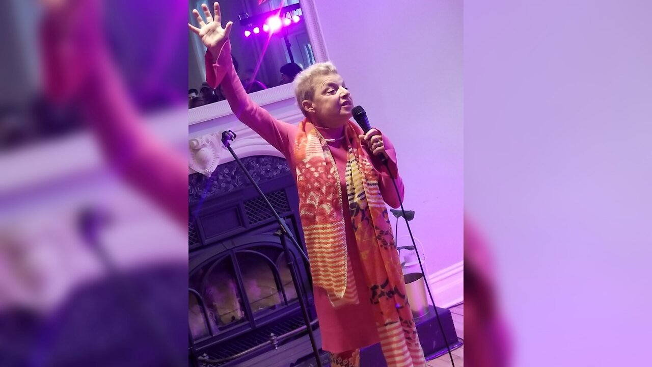 Une pose inspirante avec les Radieuses : le recueil enfin dévoilé