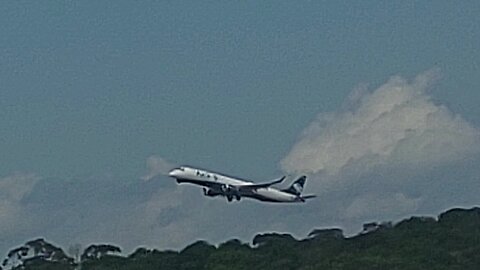 Embraer 195 PR-AXD decola de Manaus para São Gabriel da Cachoeira