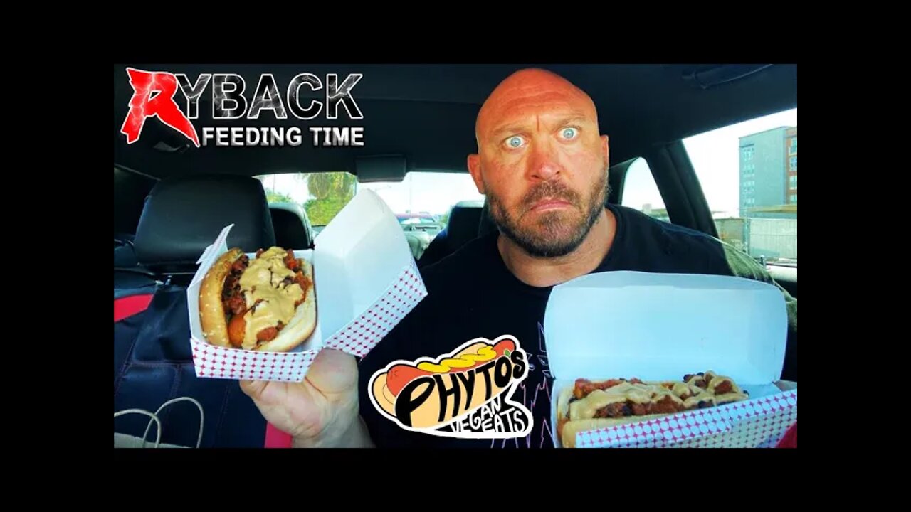 Ryback Feeding Time : Phyto’s Chili Cheese Hot Dogs Downtown Las Vegas