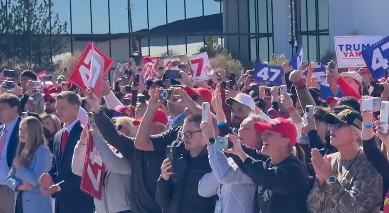 New Mexico Shuts Down Lot Next To Trump Albuquerque Rally, Denies Supporters Access To Parking