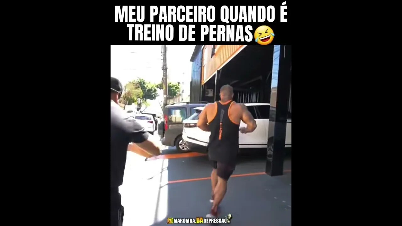 MEU PARCEIRO QUANDO É TREINO DE PERNAS #Shorts