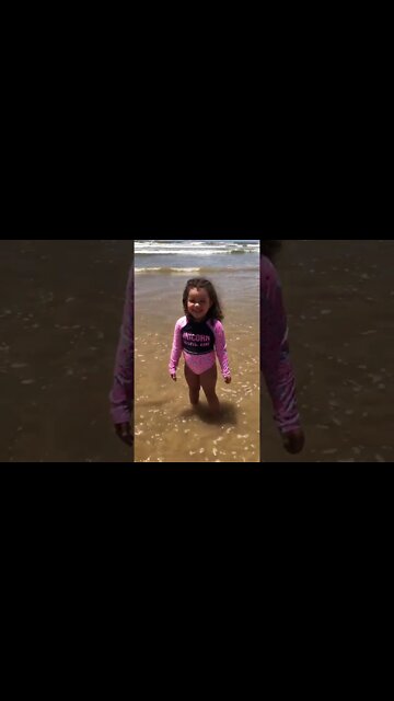 OI PESSOAL EU TO NA PRAIA E TO MUITO FELIZ / HI PERSONAL I'M ON THE BEACH AND VERY HAPPY / AMO PRAIA